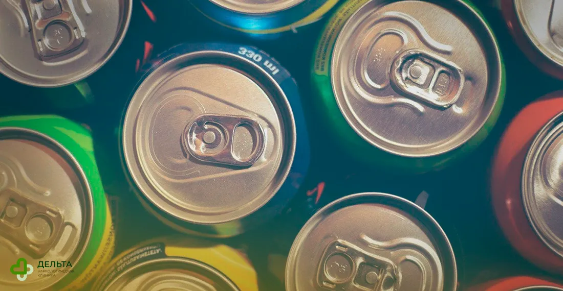 Баночки энергетиков, вид сверху